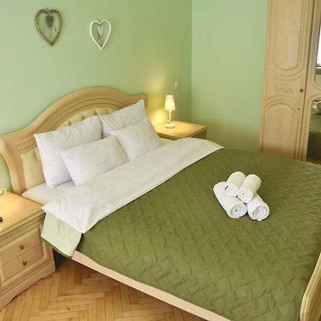 Renewed Central Apartment Lviv Exterior photo