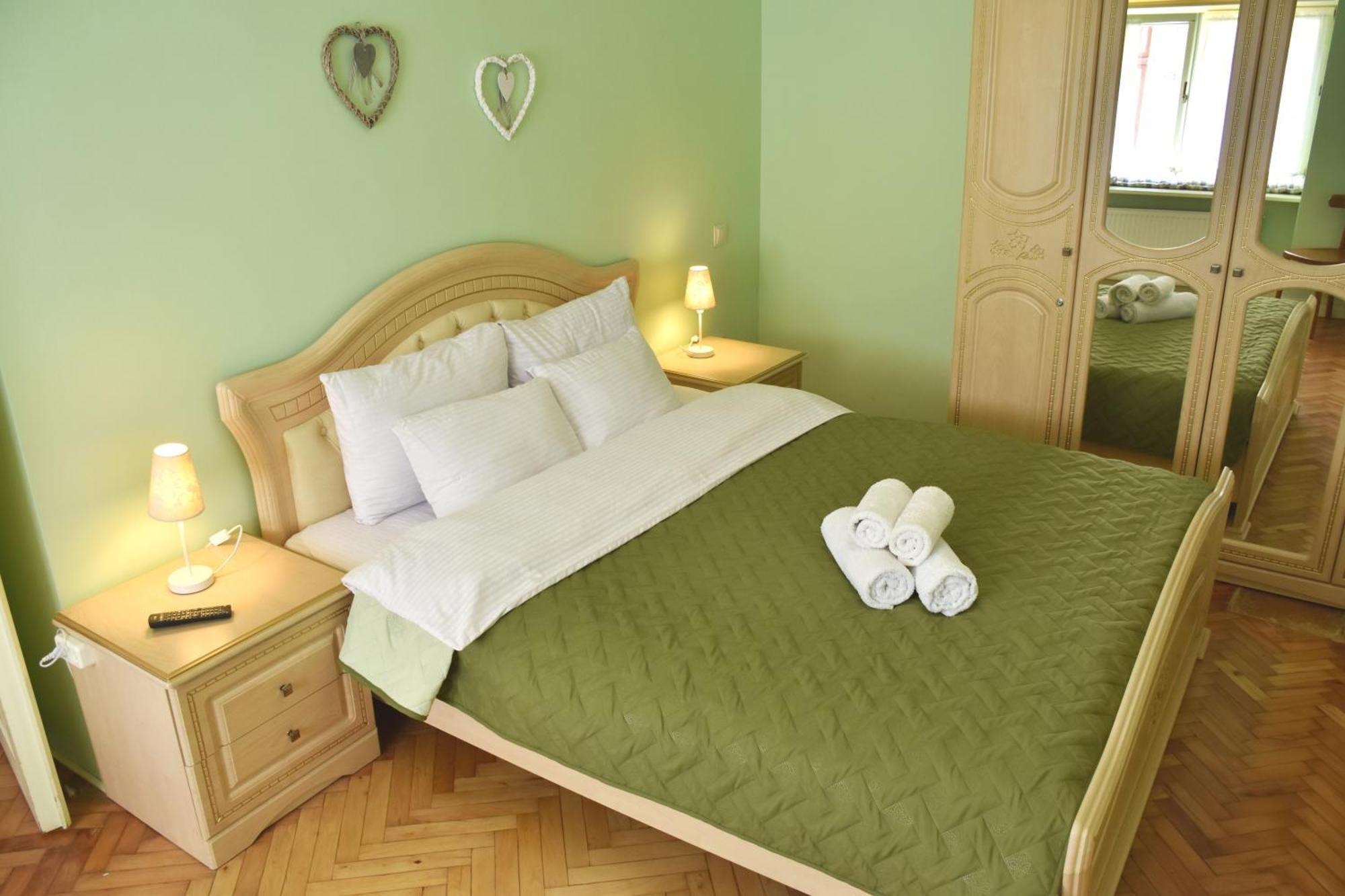 Renewed Central Apartment Lviv Exterior photo