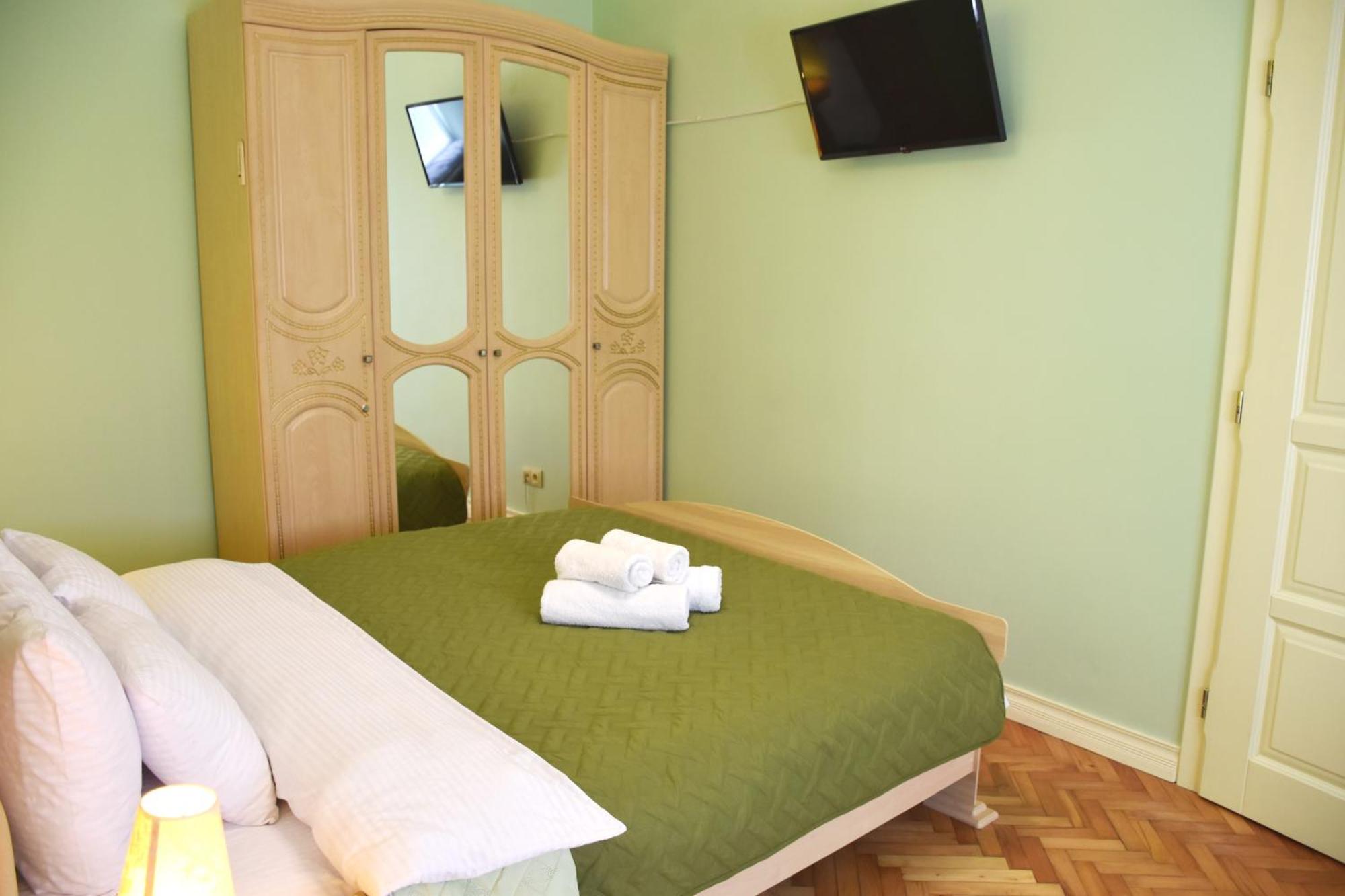 Renewed Central Apartment Lviv Exterior photo